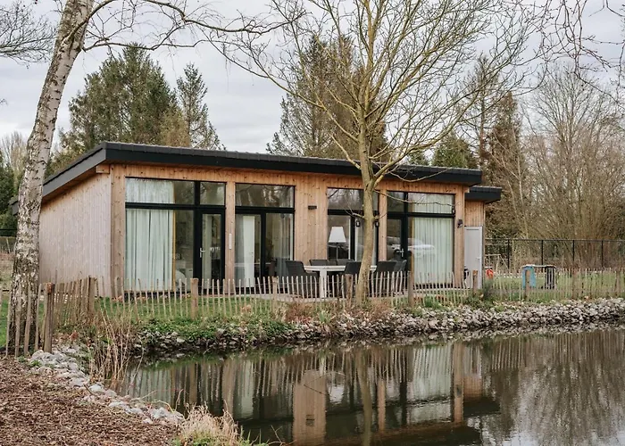 Trendy Chalet Aan Visvijver
