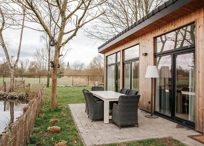 Trendy Chalet Aan Visvijver